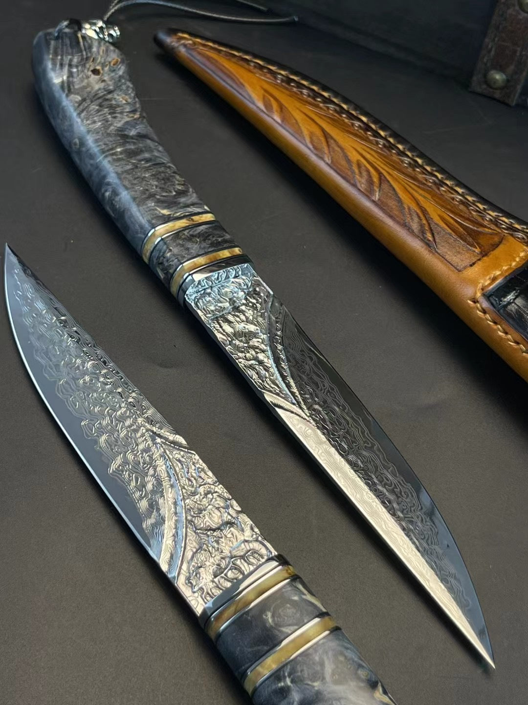 Fixed Blade Vg10 Steel Damascus Hunting Knife Handcrafted Steel Engraved Pattern - AK-HT0833