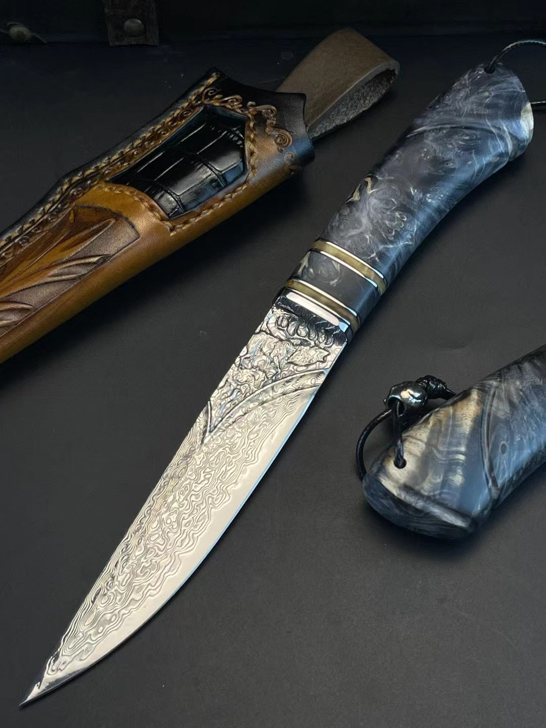 Fixed Blade Vg10 Steel Damascus Hunting Knife Handcrafted Steel Engraved Pattern - AK-HT0833