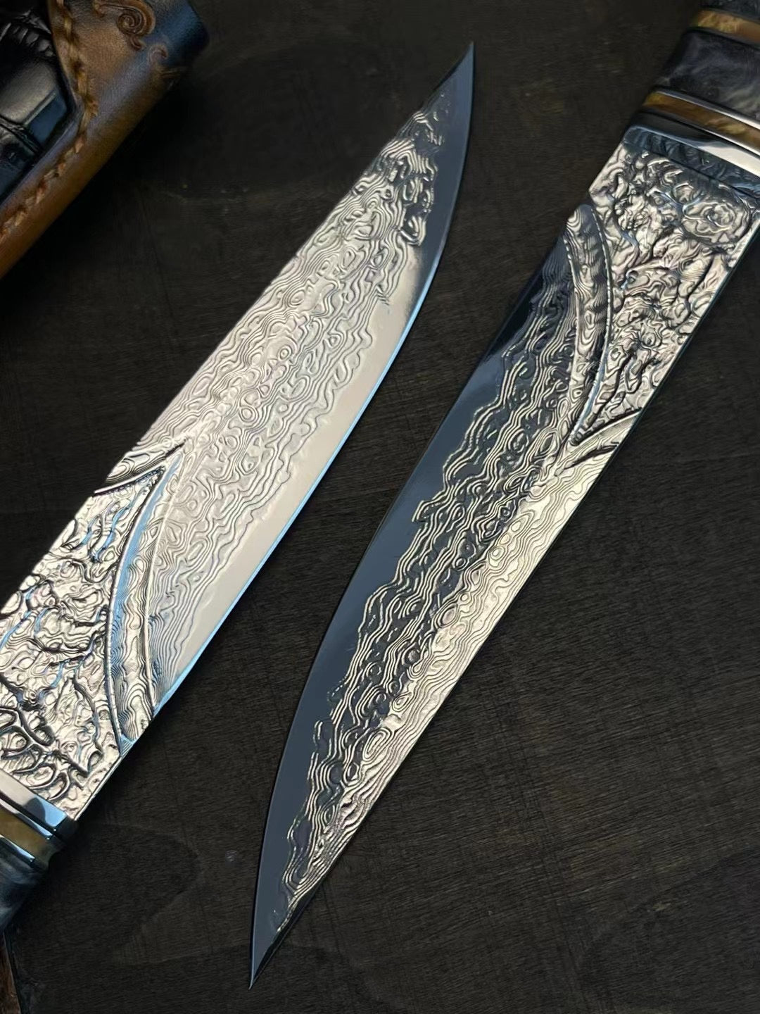 Fixed Blade Vg10 Steel Damascus Hunting Knife Handcrafted Steel Engraved Pattern - AK-HT0833