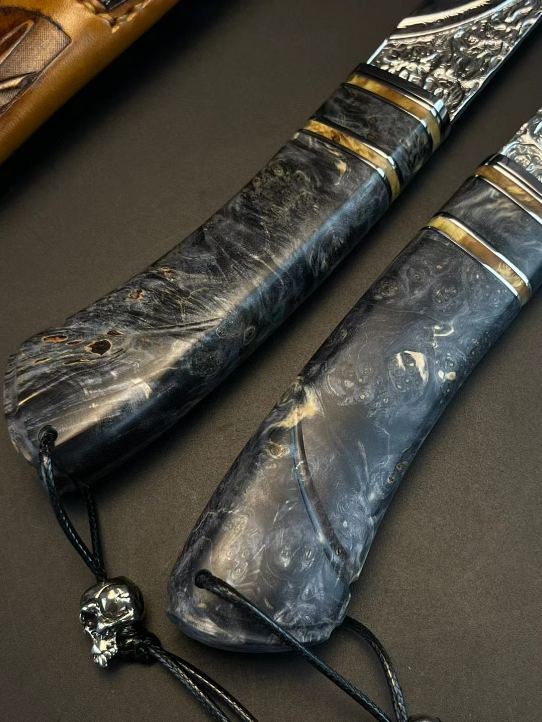 Fixed Blade Vg10 Steel Damascus Hunting Knife Handcrafted Steel Engraved Pattern - AK-HT0833