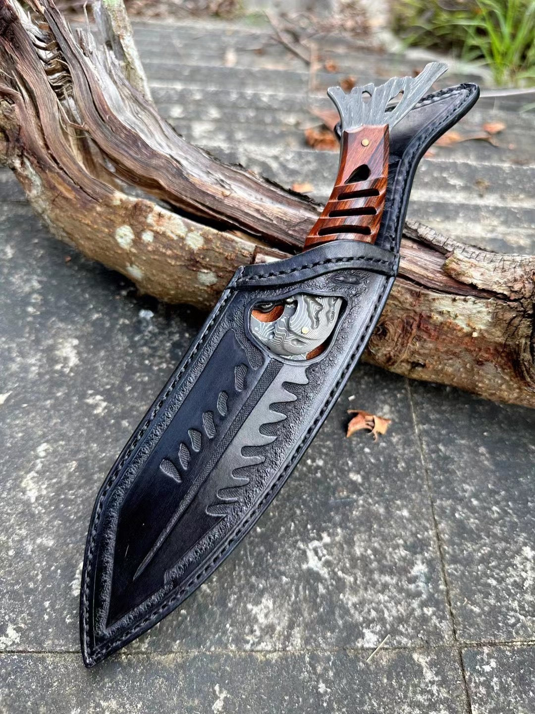 Handcrafted 95 Layer Damascus Hunting Knife Full Tang Desert Ironwood w/ Sheath - AK-HT0813