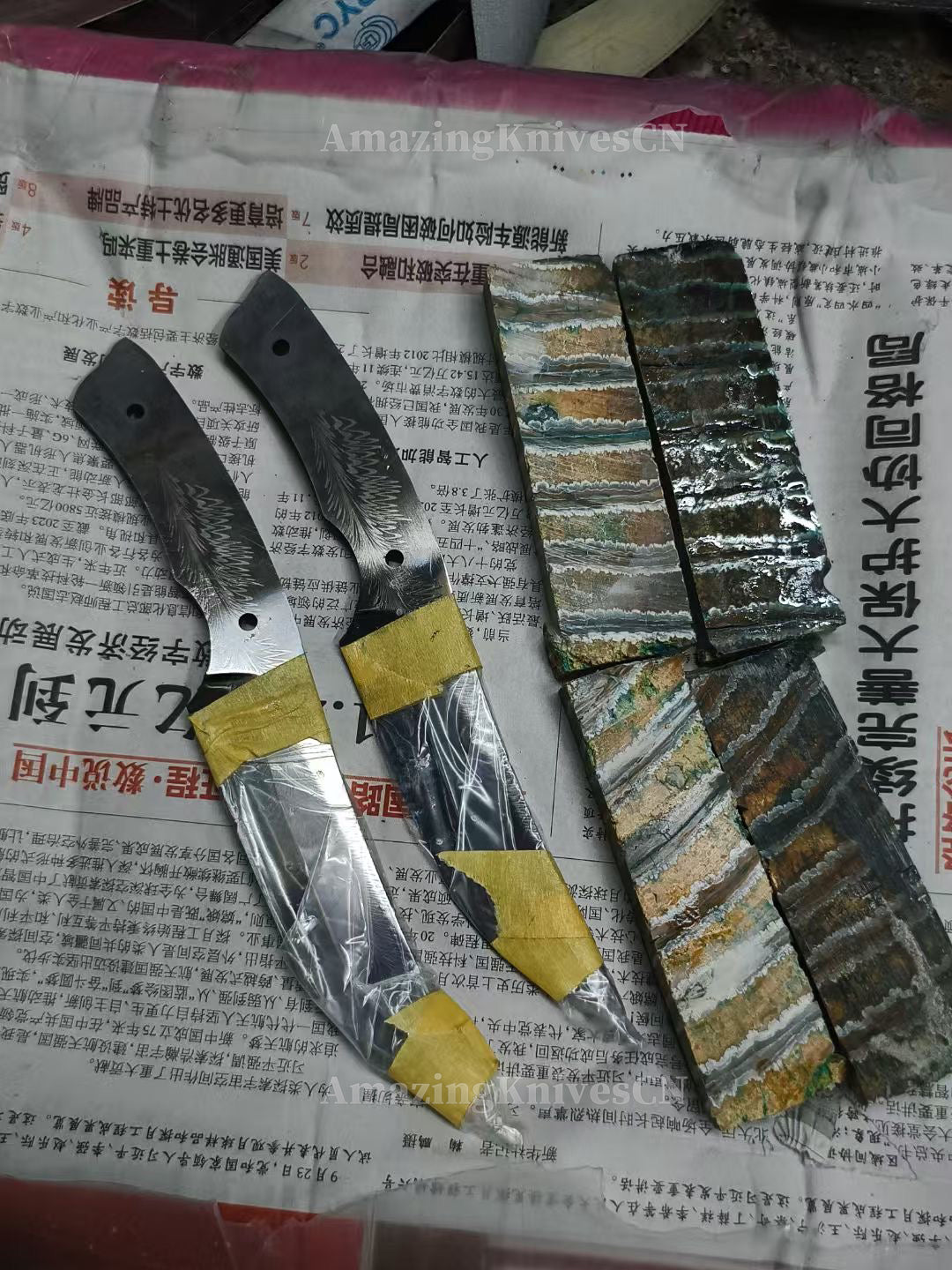 High End Collectible Handmade Feather Damascus Steel Knife Full Tang - AK-HT1000