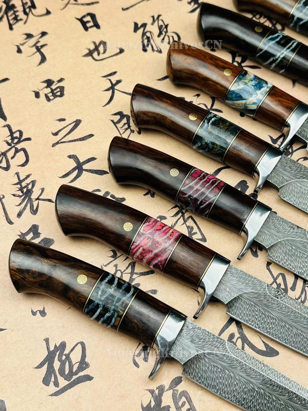 Luxury Handmade Feather Damascus Steel Hunting Knife with Leather Sheath - AK-HT0999