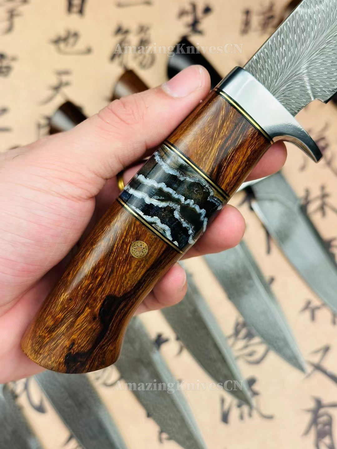 Luxury Handmade Feather Damascus Steel Hunting Knife with Leather Sheath - AK-HT0999