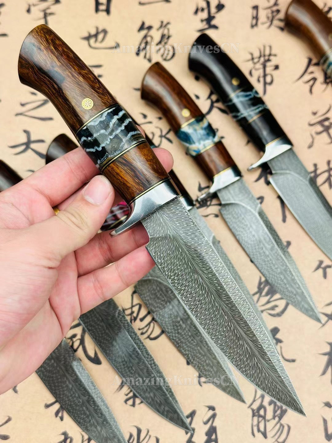 Luxury Handmade Feather Damascus Steel Hunting Knife with Leather Sheath - AK-HT0999