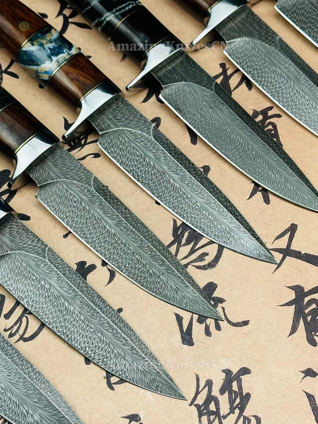 Luxury Handmade Feather Damascus Steel Hunting Knife with Leather Sheath - AK-HT0999