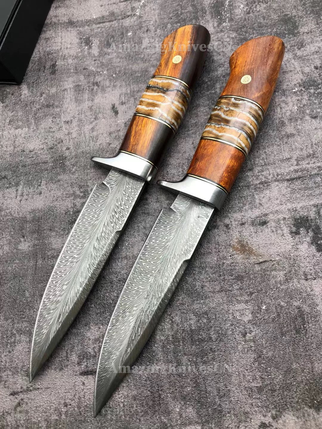 Luxury Handmade Feather Damascus Steel Hunting Knife with Leather Sheath - AK-HT0999