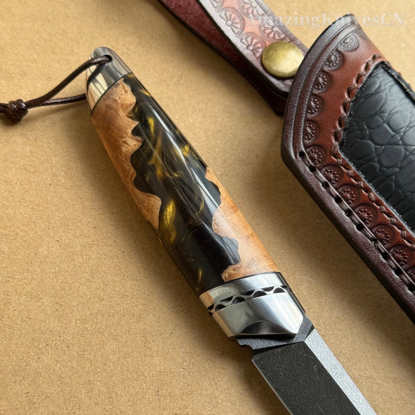 Premium Collectible Wootz Steel Knife with Leather Sheath - AK-HT0806
