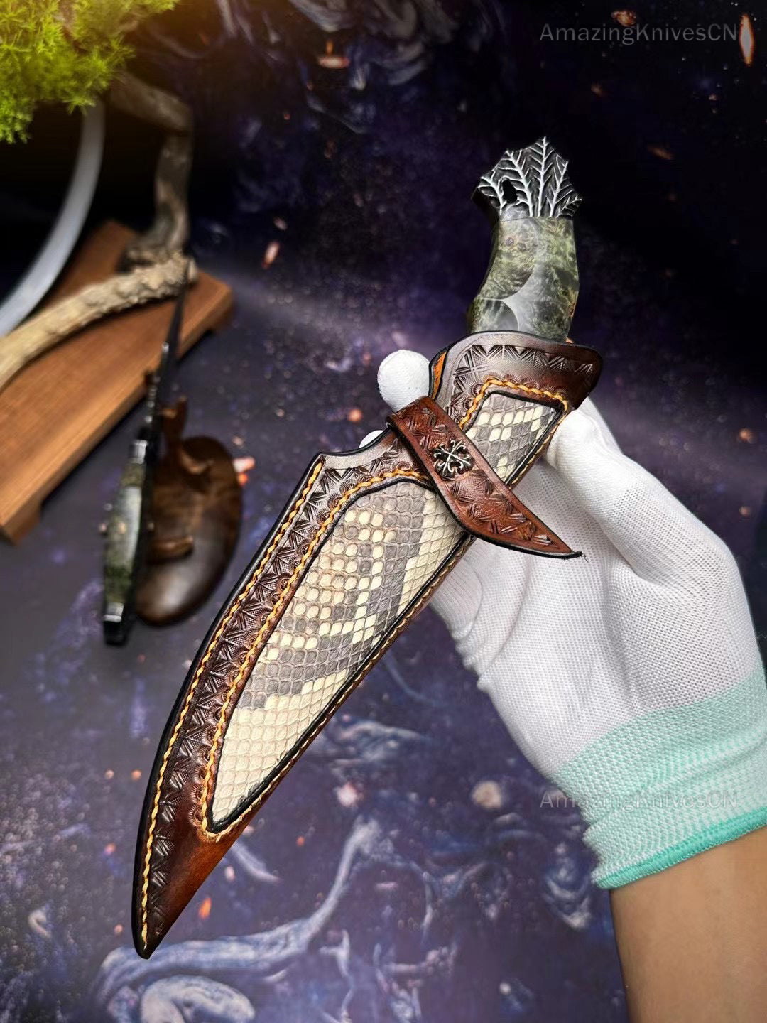 Collectible Luxury Feather Damascus Steel Knife Hunting Knife Stable Wood - AK-HT0860