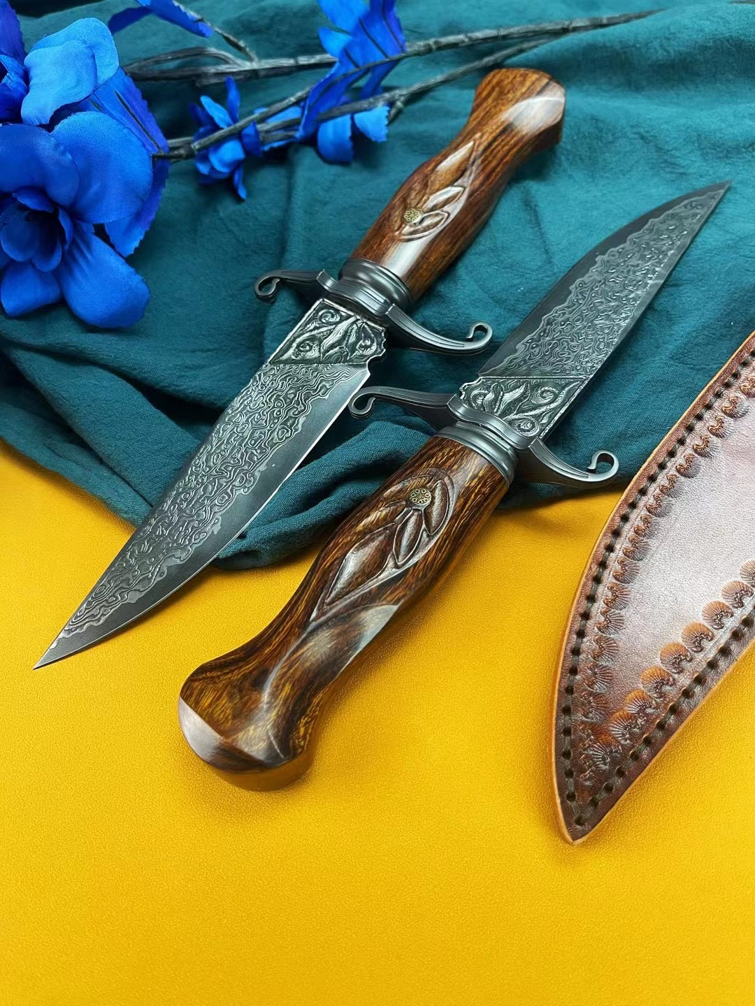 Handcrafted Japanese VG10 Damascus Knife Fixed Blade Bowie Engraved Steel Ironwood - AK-HT0811