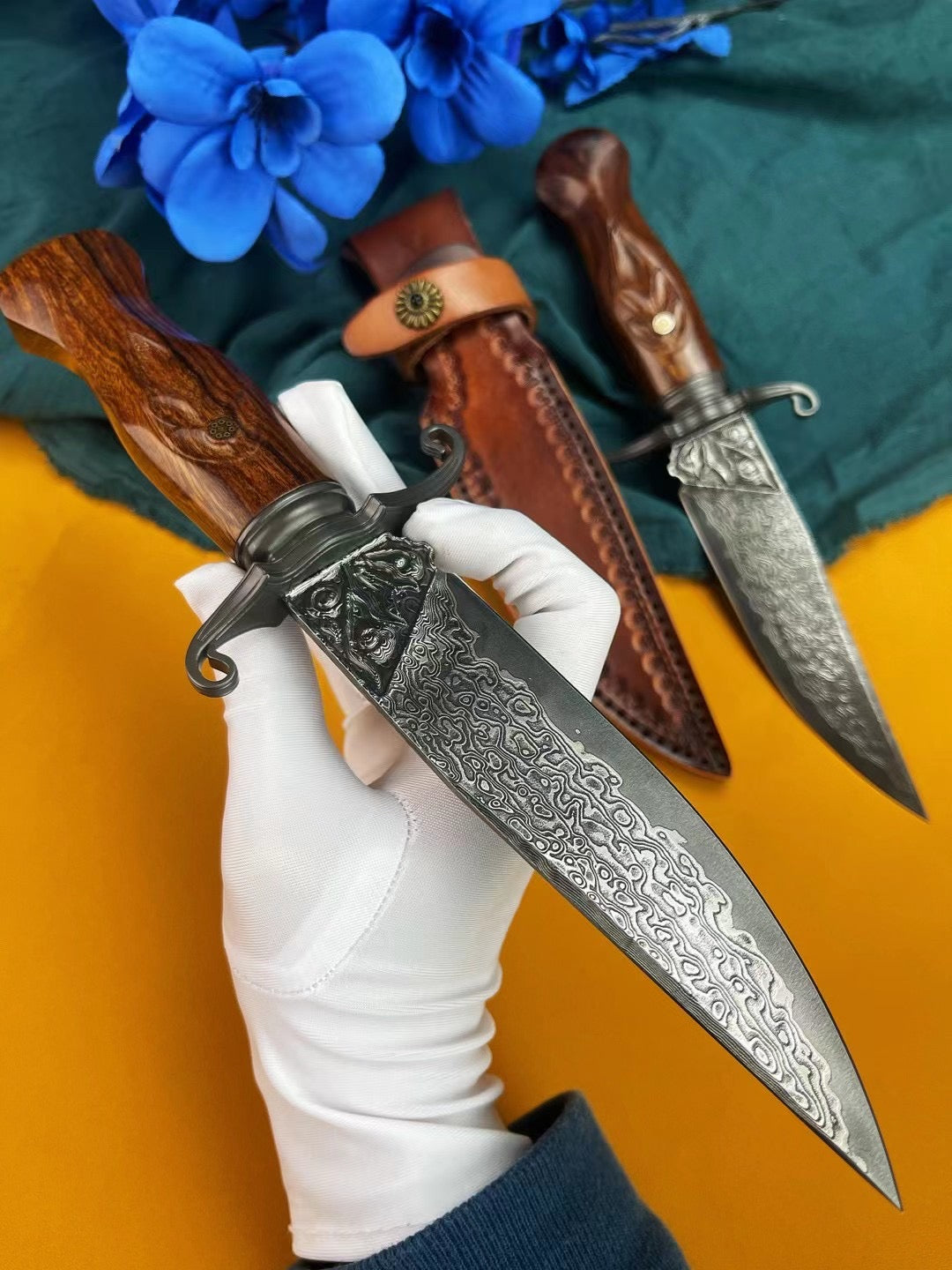 Handcrafted Japanese VG10 Damascus Knife Fixed Blade Bowie Engraved Steel Ironwood - AK-HT0811