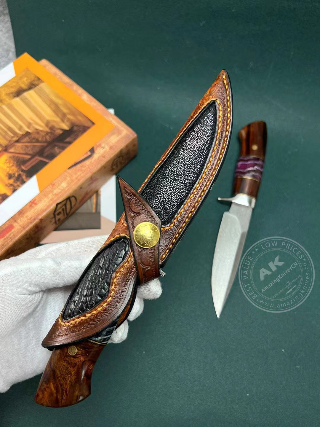Luxury Handmade Wootz Steel Hunting Knife with Leather Sheath - AK-HT0780