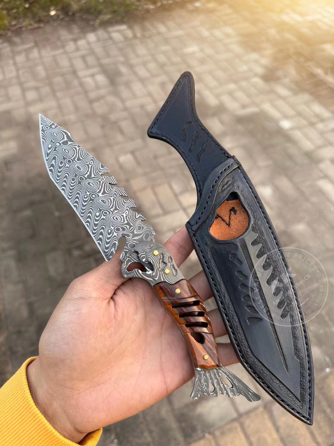 Handcrafted 95 Layer Damascus Hunting Knife Full Tang Desert Ironwood w/ Sheath - AK-HT0813