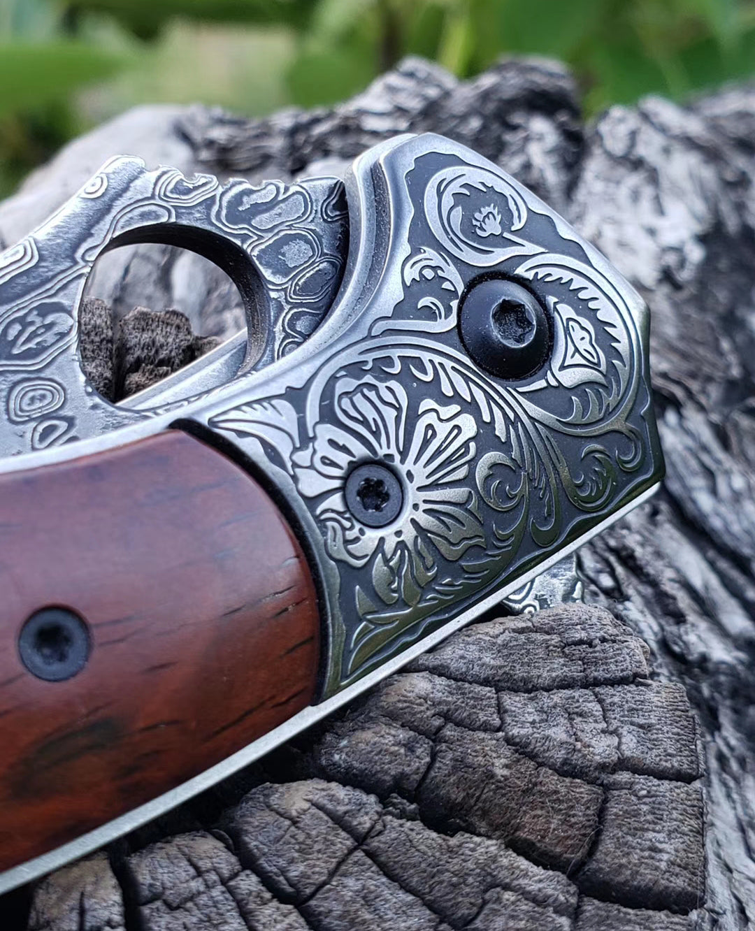 VG10 Damascus Hunting Knife Black Folding Knife Camping Rescue Bone/Wood Handle- AK-HT0511