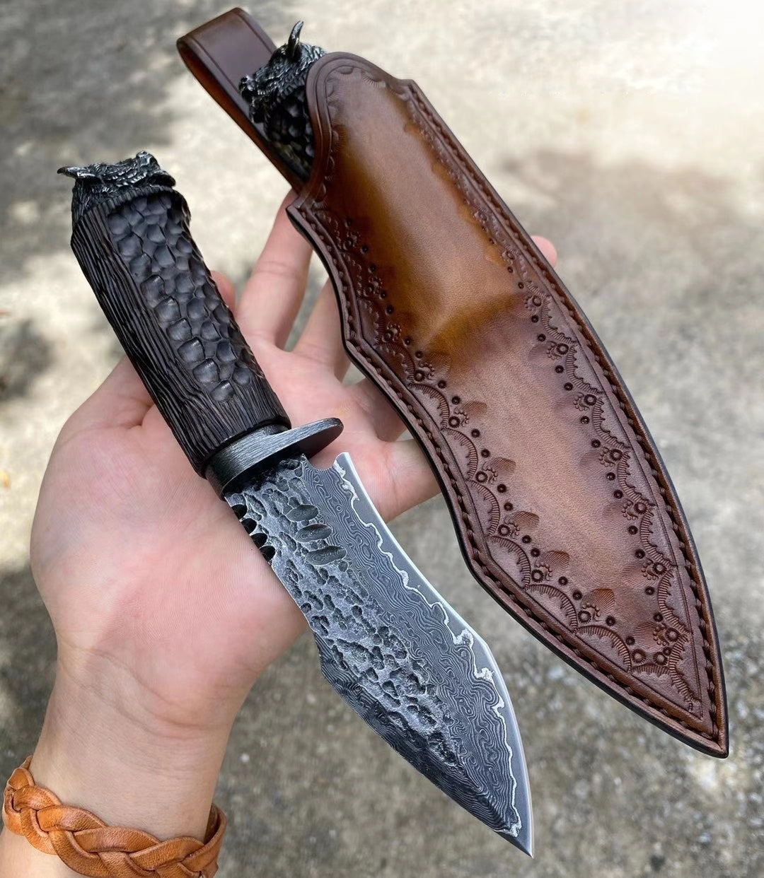 Vg10 Damascus Hunting Knife Hammered Survival Handcarved Yak Head Ebony Black - AK-HT0592