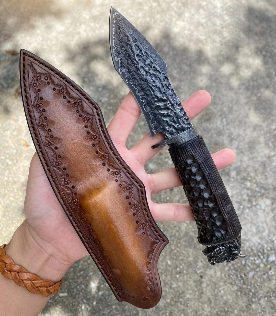 Vg10 Damascus Hunting Knife Hammered Survival Handcarved Yak Head Ebony Black - AK-HT0592