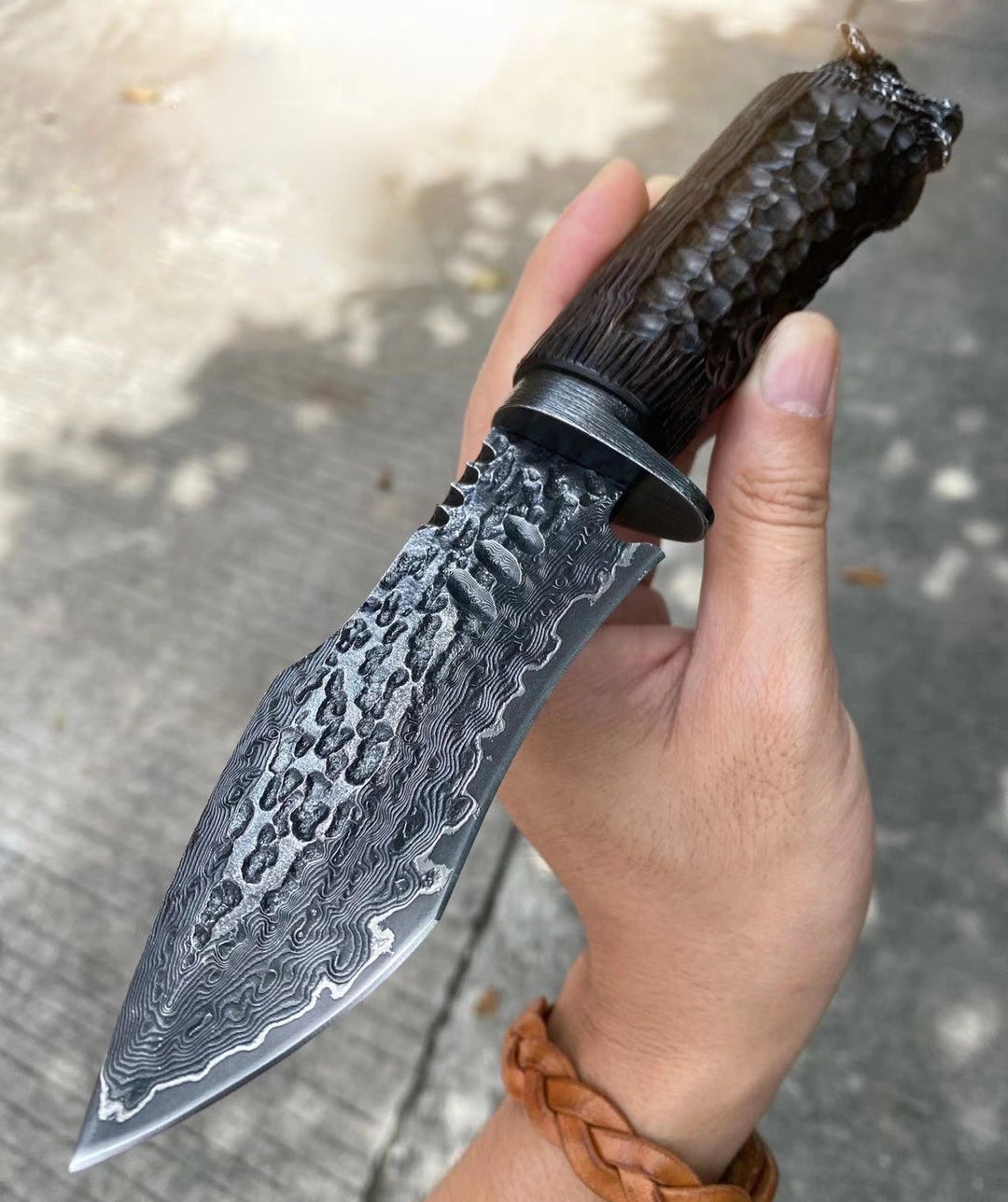 Vg10 Damascus Hunting Knife Hammered Survival Handcarved Yak Head Ebony Black - AK-HT0592