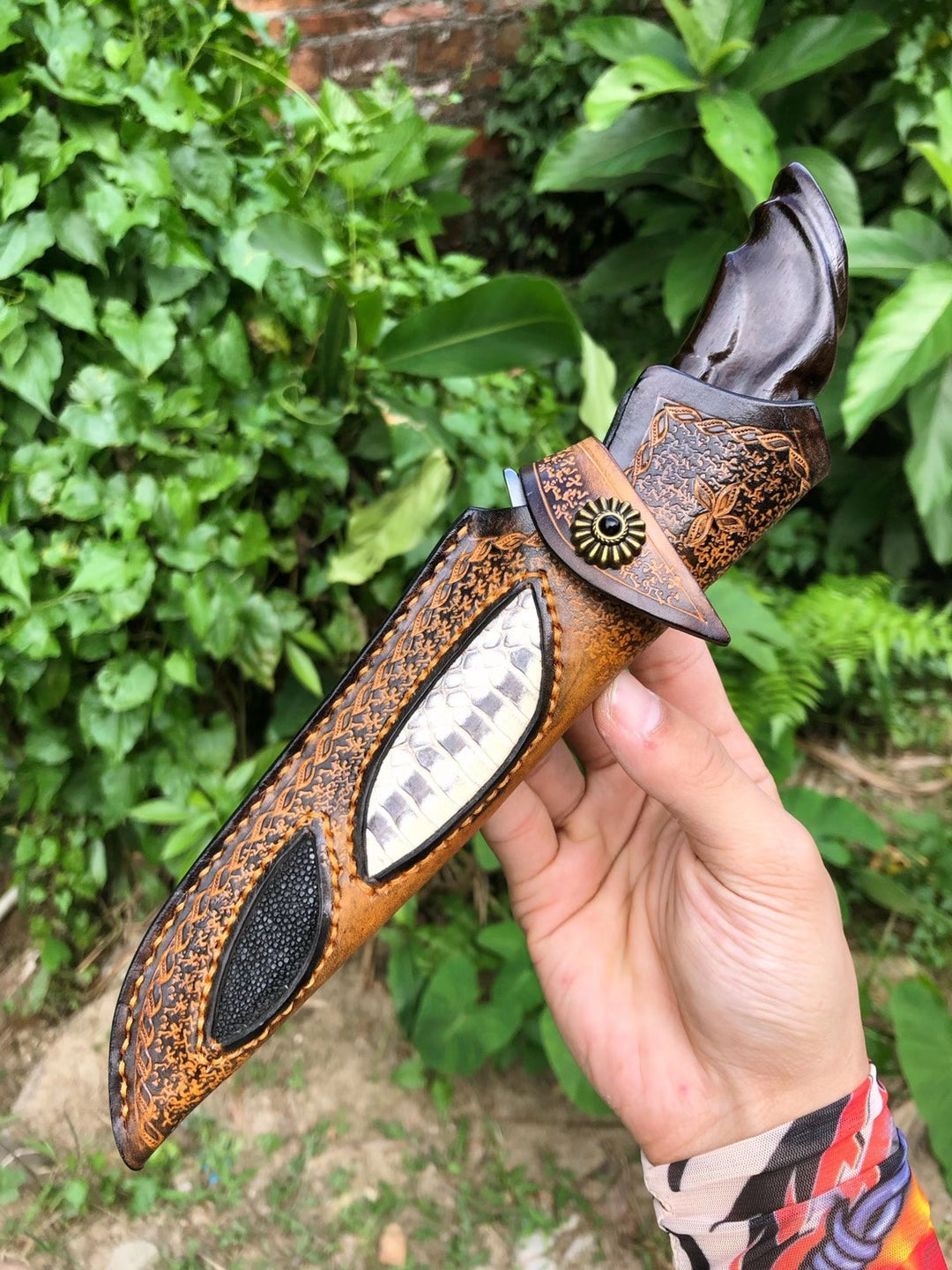 Handcrafted 85 Layer Damascus Hunting Knife Survival Art Knife w/ Sheath Ebony- AK-HT0596