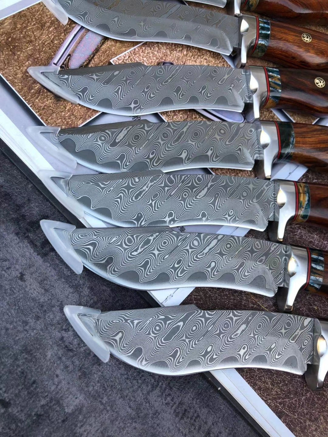 Handmade Damascus Hunting Knife Fixed Blade Rescue Survival Gear Tactical Bowie - AK-HT0516-B