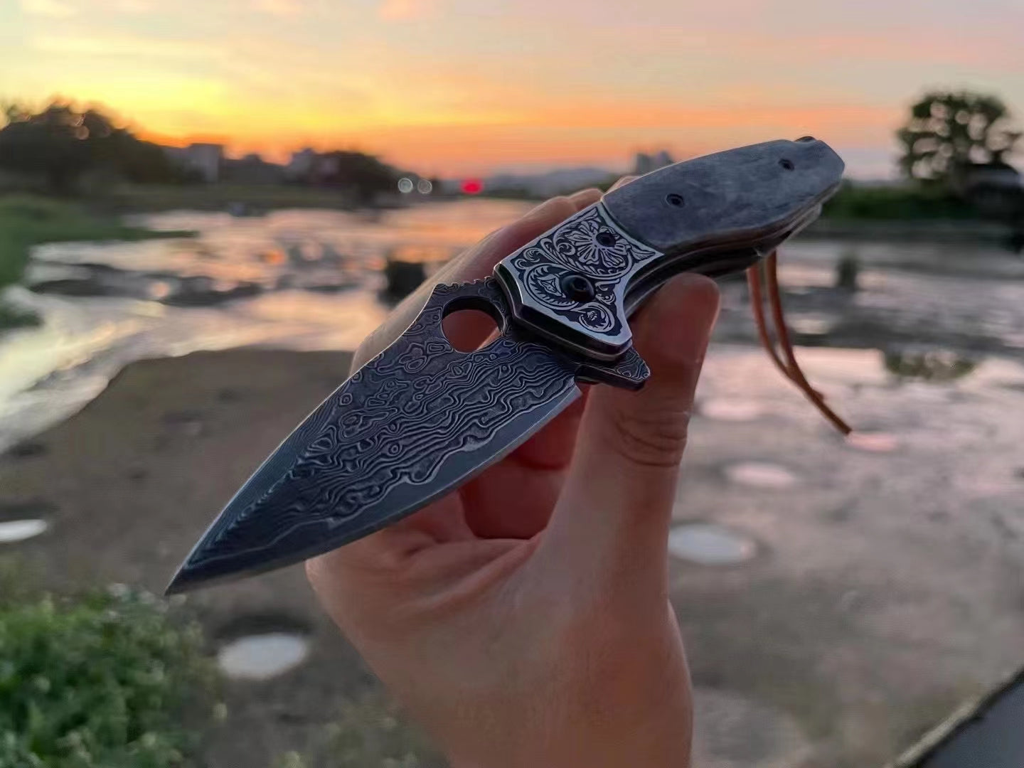 VG10 Damascus Hunting Knife Black Folding Knife Camping Rescue Bone/Wood Handle- AK-HT0511