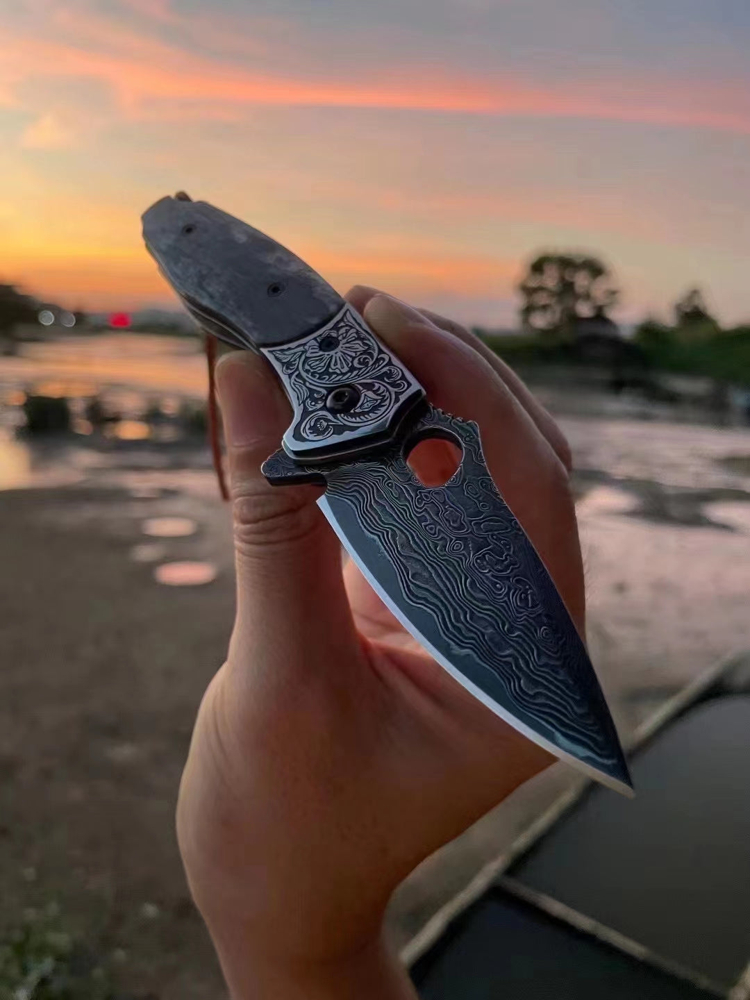 VG10 Damascus Hunting Knife Black Folding Knife Camping Rescue Bone/Wood Handle- AK-HT0511