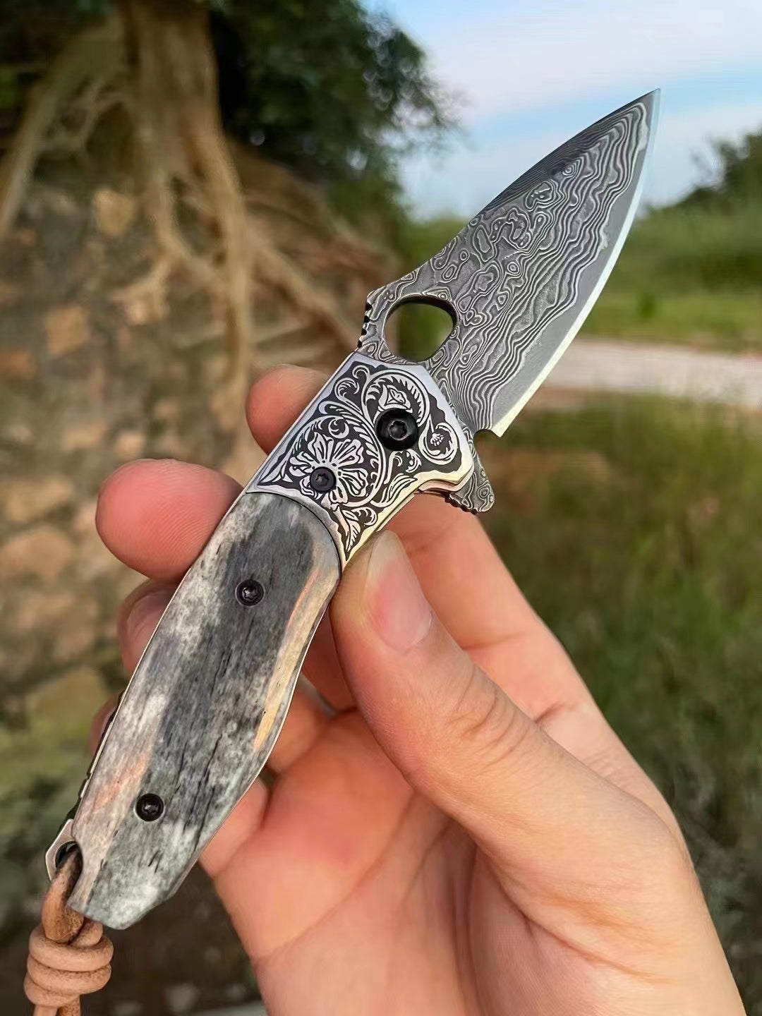 VG10 Damascus Hunting Knife Black Folding Knife Camping Rescue Bone/Wood Handle- AK-HT0511