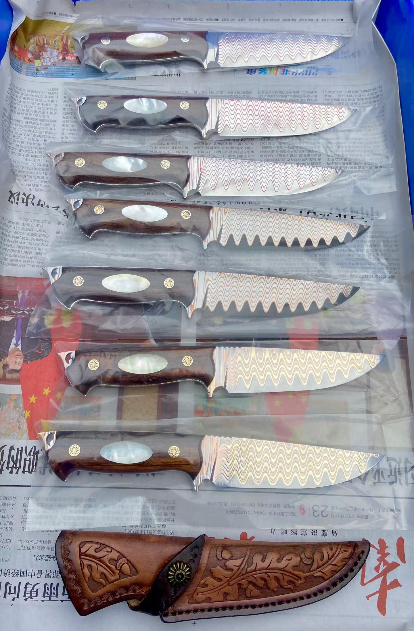 RARE Copper-Infused Damascus Steel Fixed Blade Knife with Desert Ironwood Handle - AK-HT1032