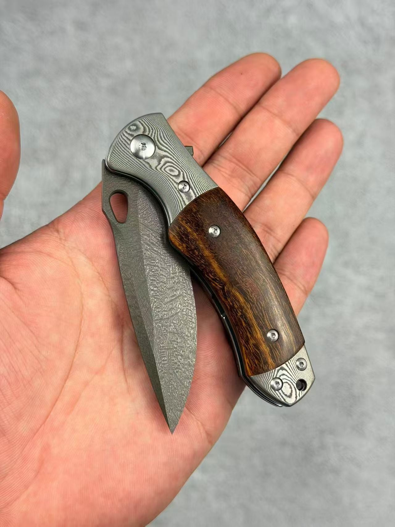 Ancient-Forged Wootz Steel Folding Knife – Damascus Steel & Desert Ironwood Handle - AK-HT1064-S