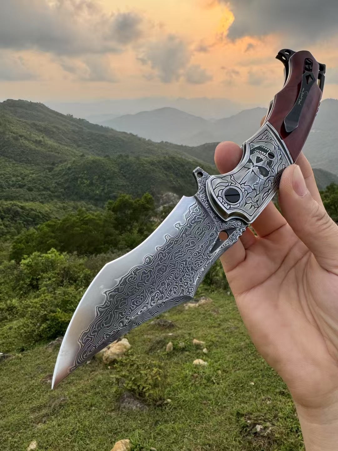 Giant Eagle Folding Knife – VG10 Damascus 67-Layer Steel, Handcrafted Rosewood Handle - AK-HT1033