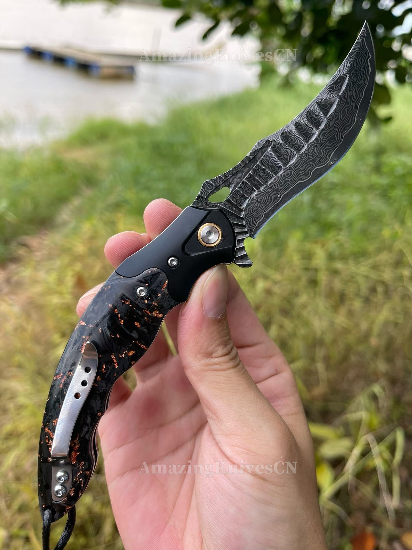 "Abyss" Folding Knife – VG10 Damascus Steel, Carbon Fiber Handle, Ball Bearing Pivot, Collector’s Edition - AK-HT1003